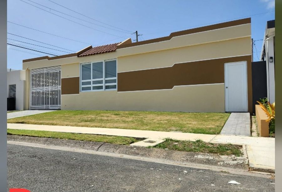 Casa después de la pintura exterior